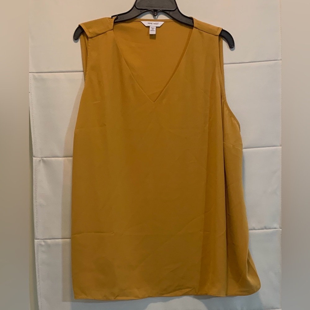 Nine West Mustard Sleeveless Classic V Neck Shell Blouse Basic Plus Size 3X